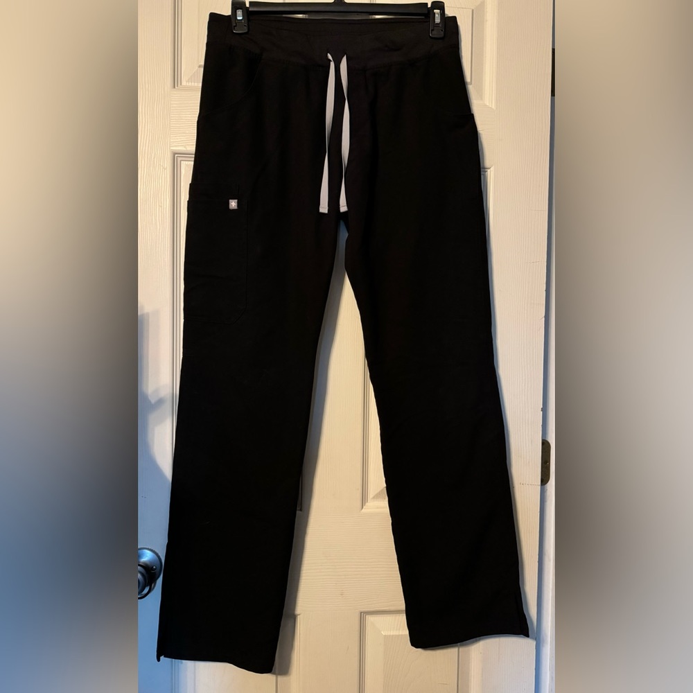 Women’s Figs scrub pants size medium/tall.